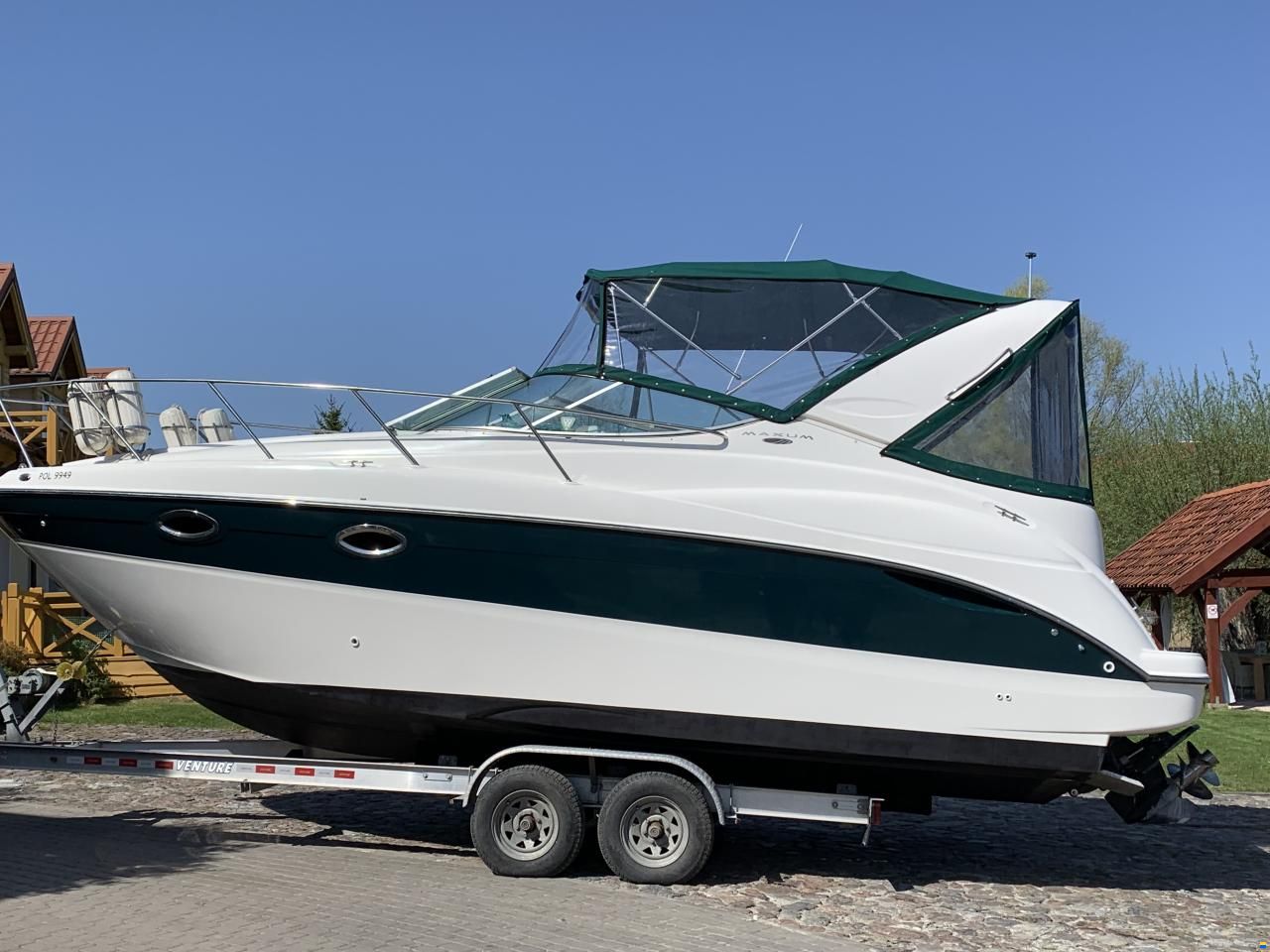 Maxum 2700SCR