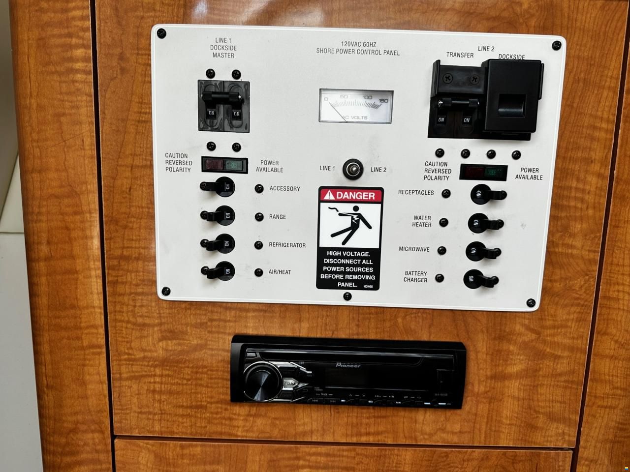Maxum 2700SCR