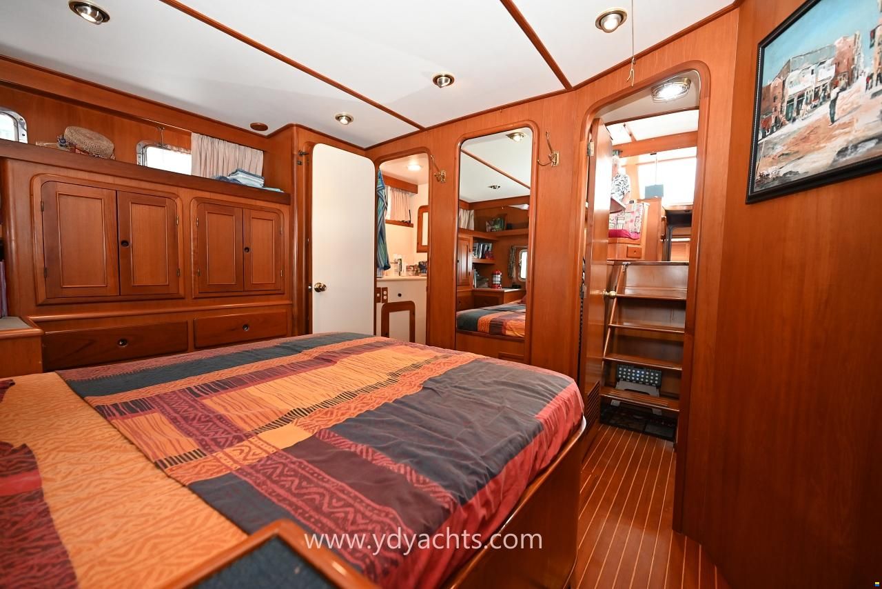 Marine Trader 44 Sundeck