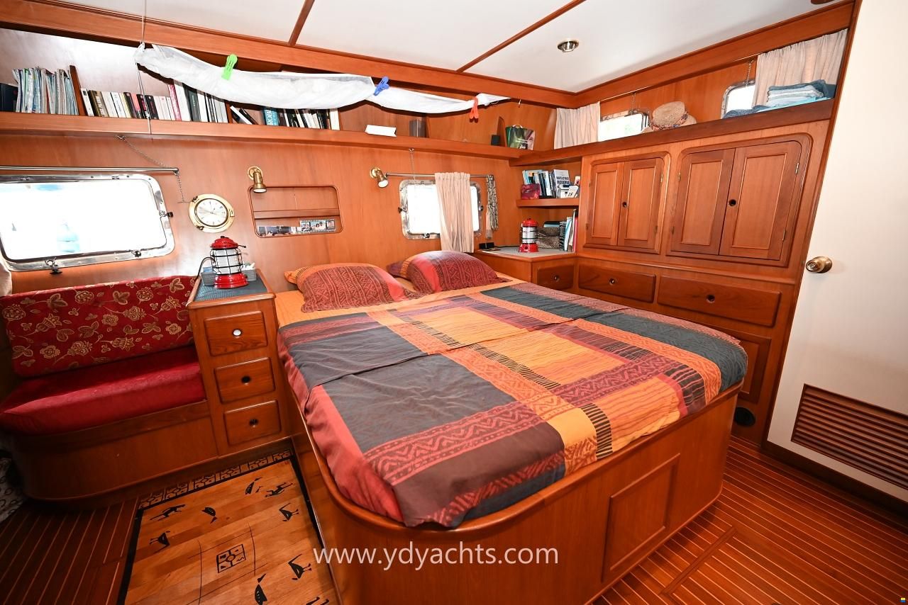Marine Trader 44 Sundeck