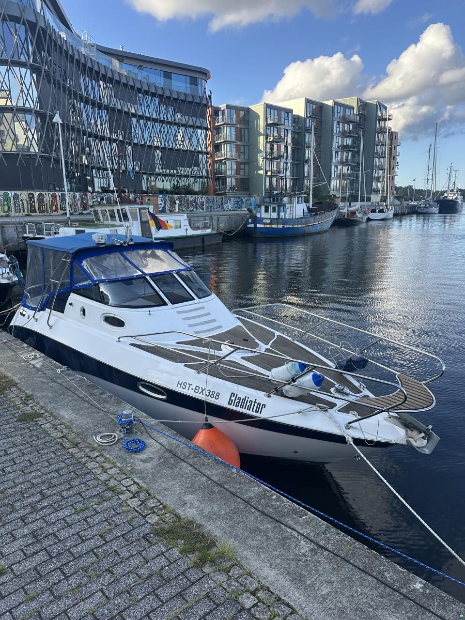 Sea Ray Gladiator