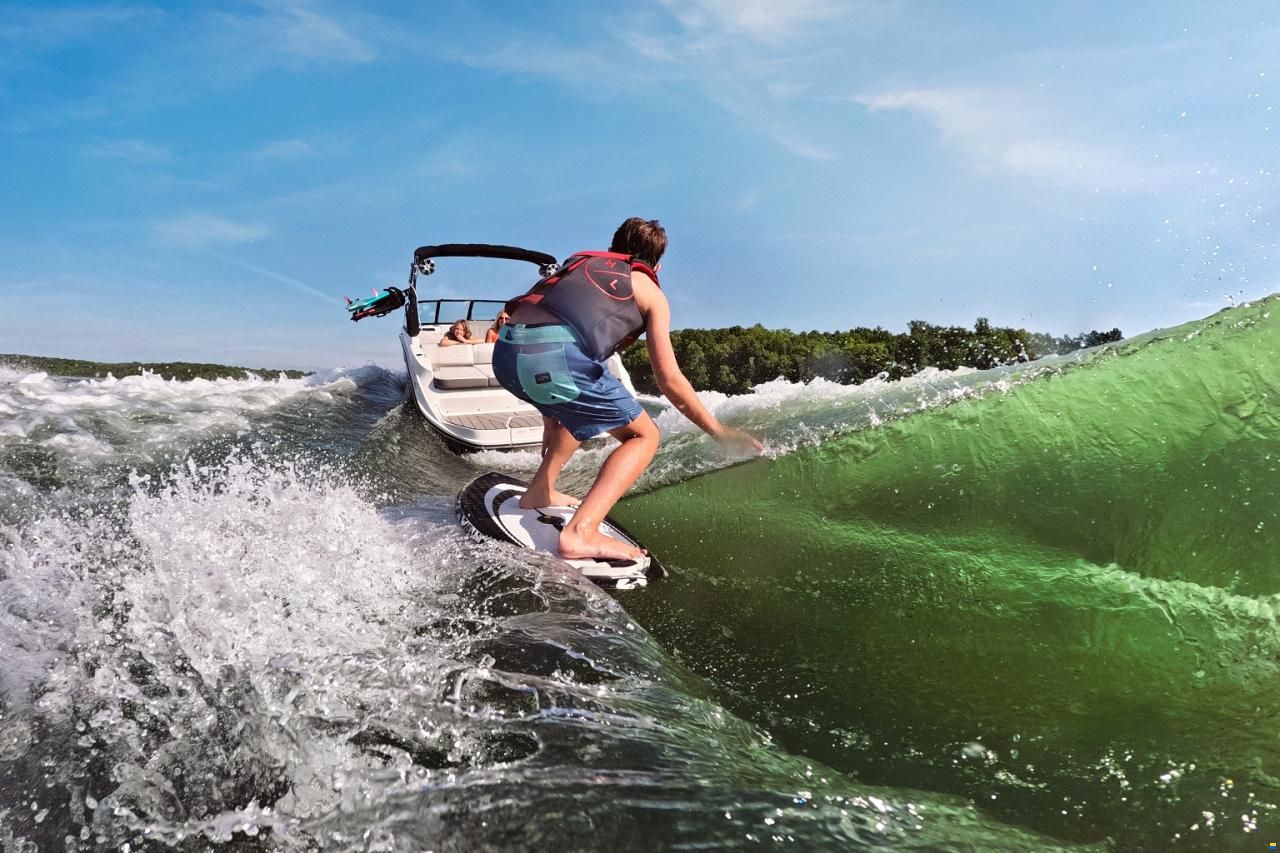 Sea Ray SDX 230 Surf Europe