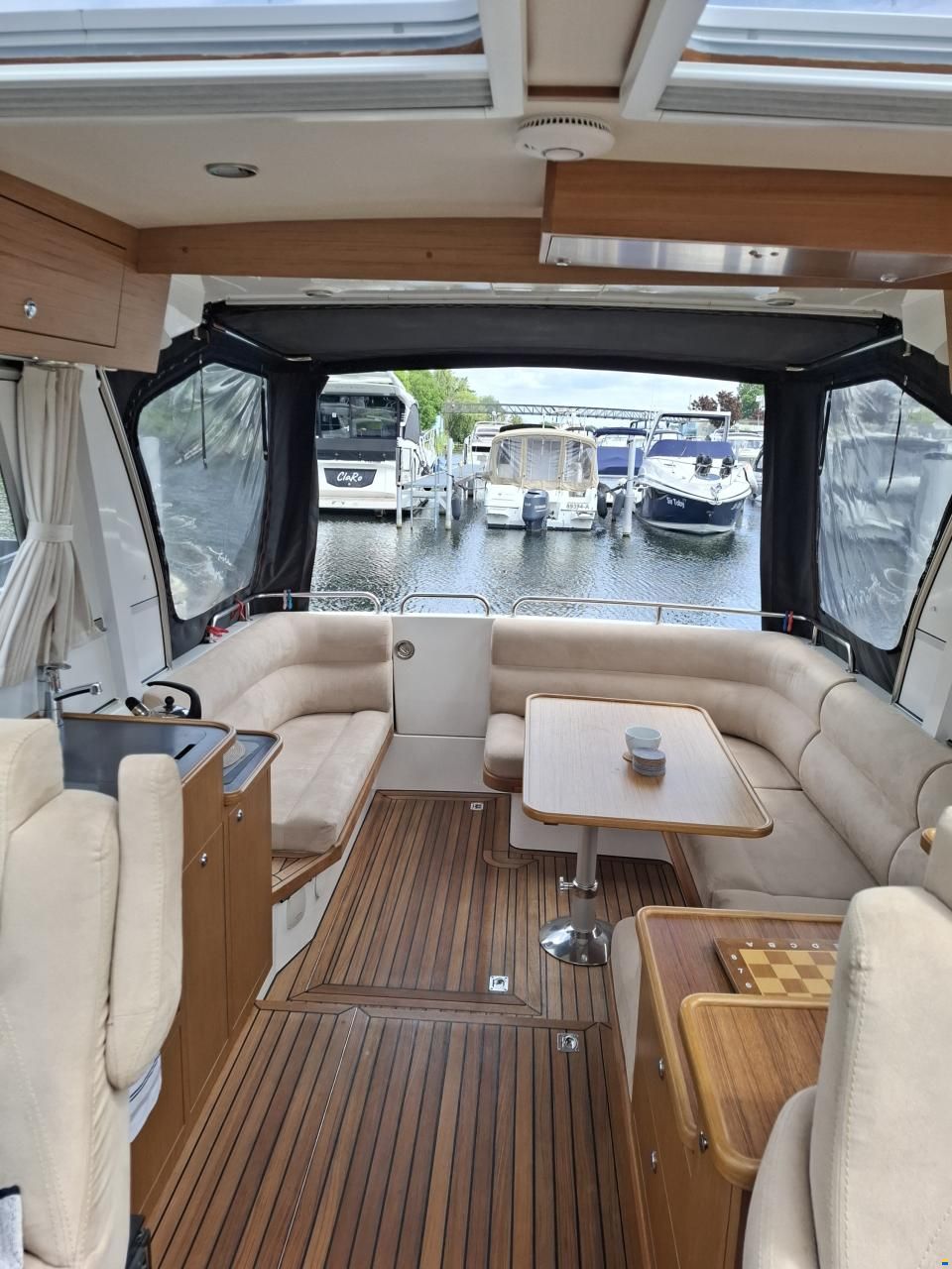 Saga 320 Sun Top