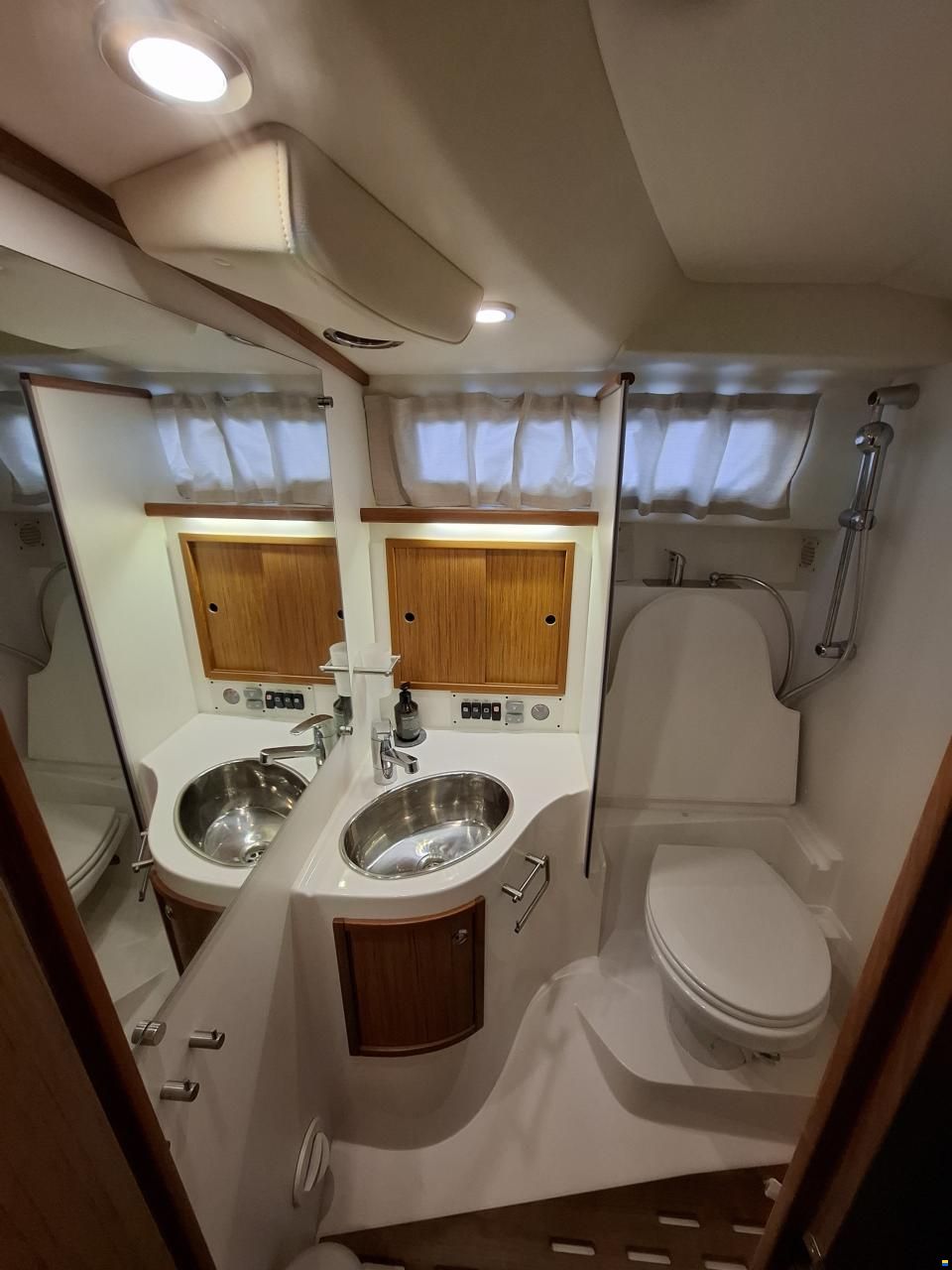 Saga 320 Sun Top