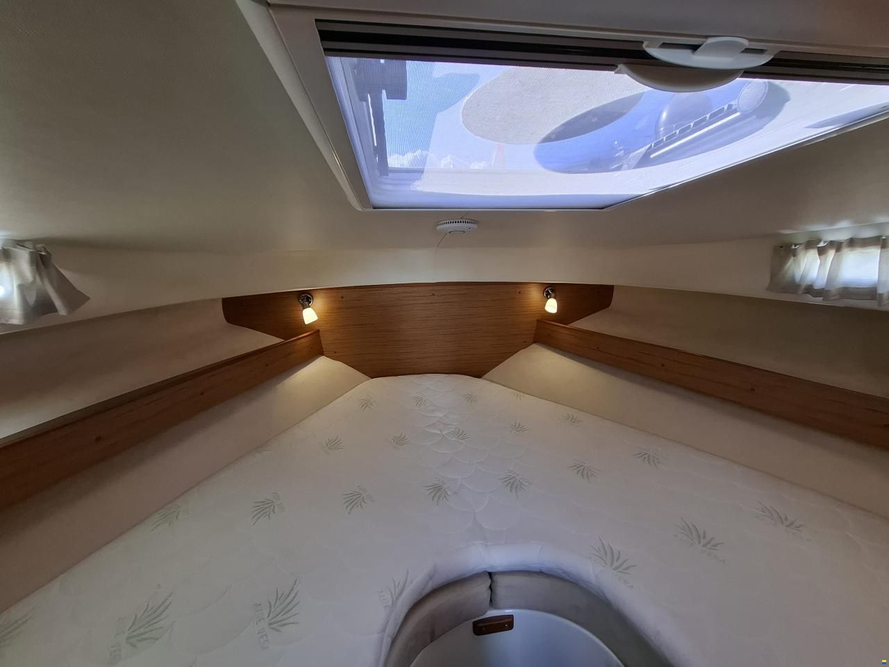 Saga 320 Sun Top