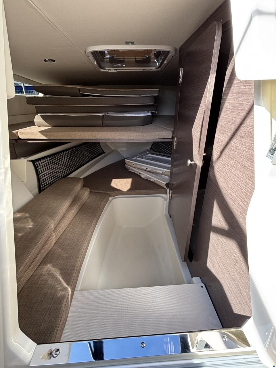 Bayliner VR6 Cuddy OB