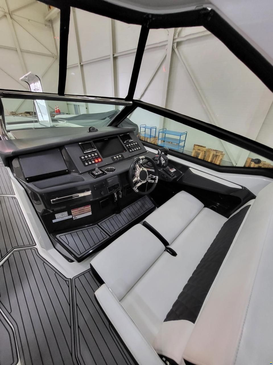 Monterey 378SE Bowrider