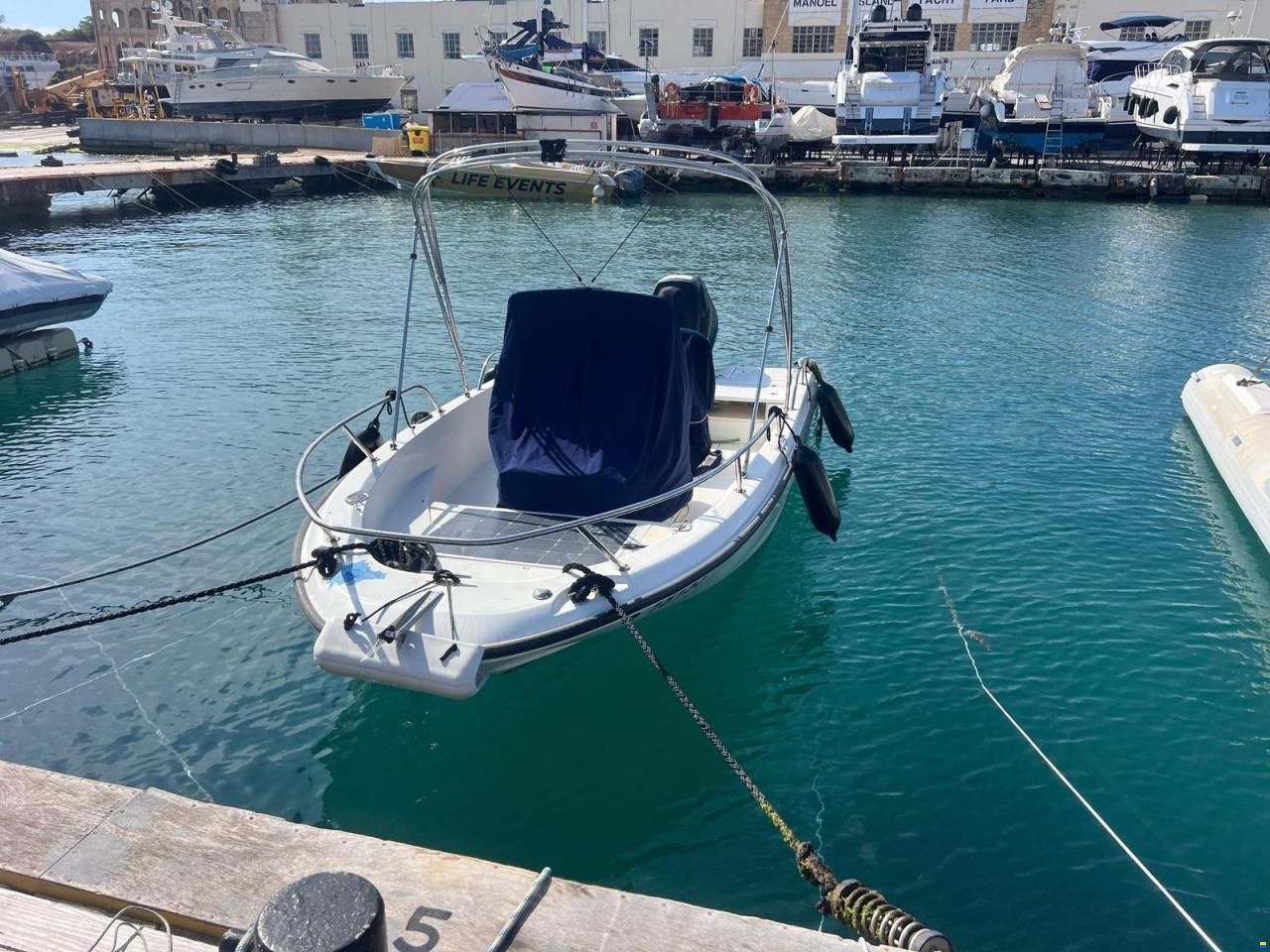 Boston Whaler Dauntless 180