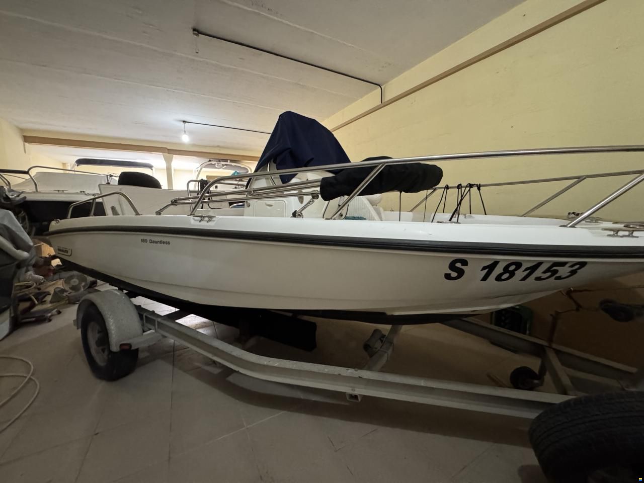 Boston Whaler Dauntless 180