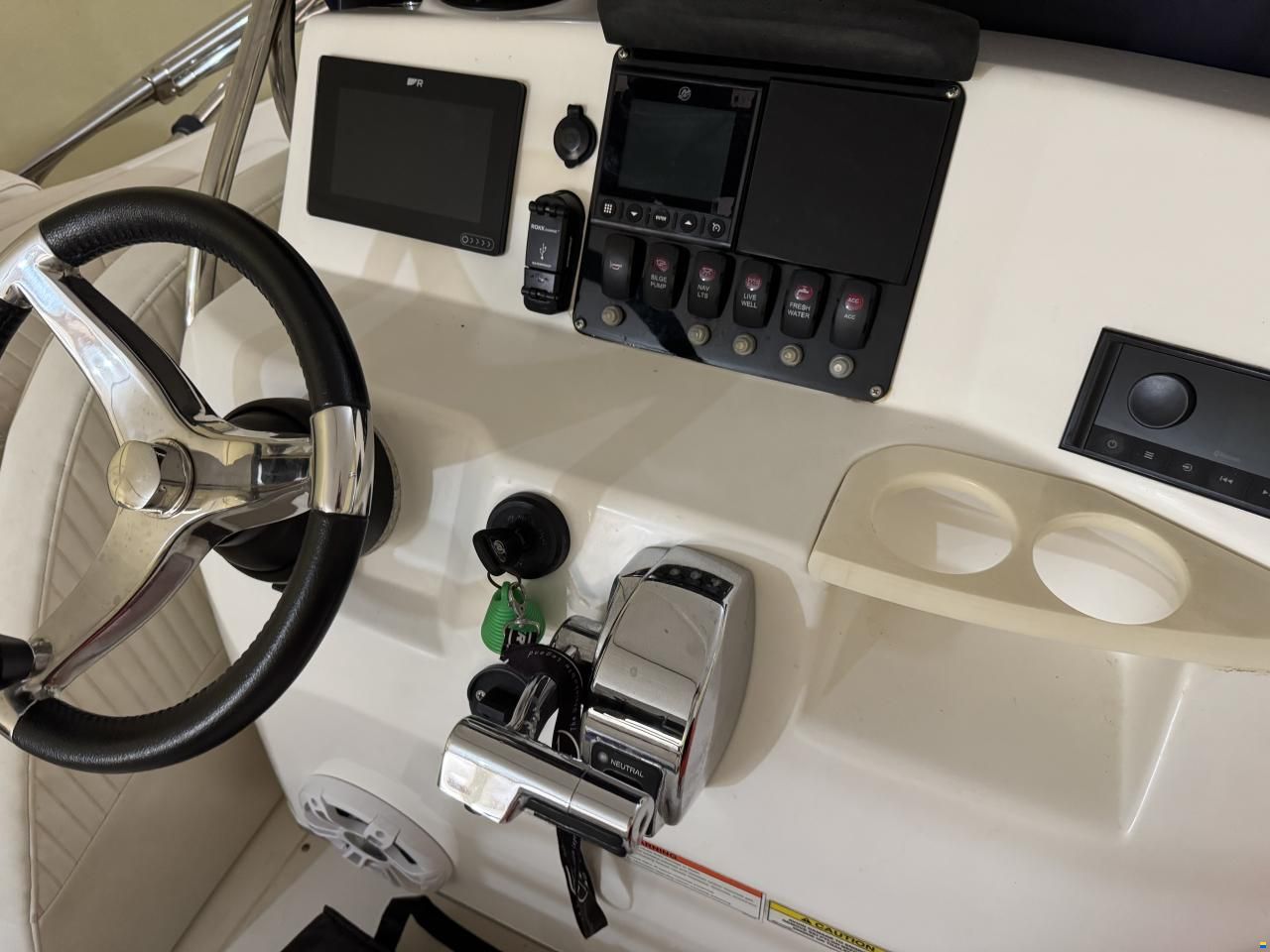 Boston Whaler Dauntless 180