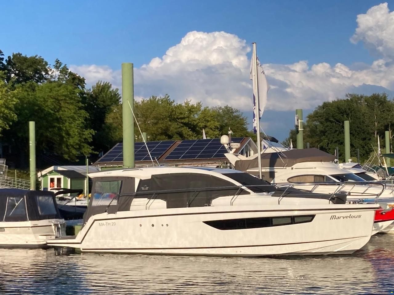 Sealine C330