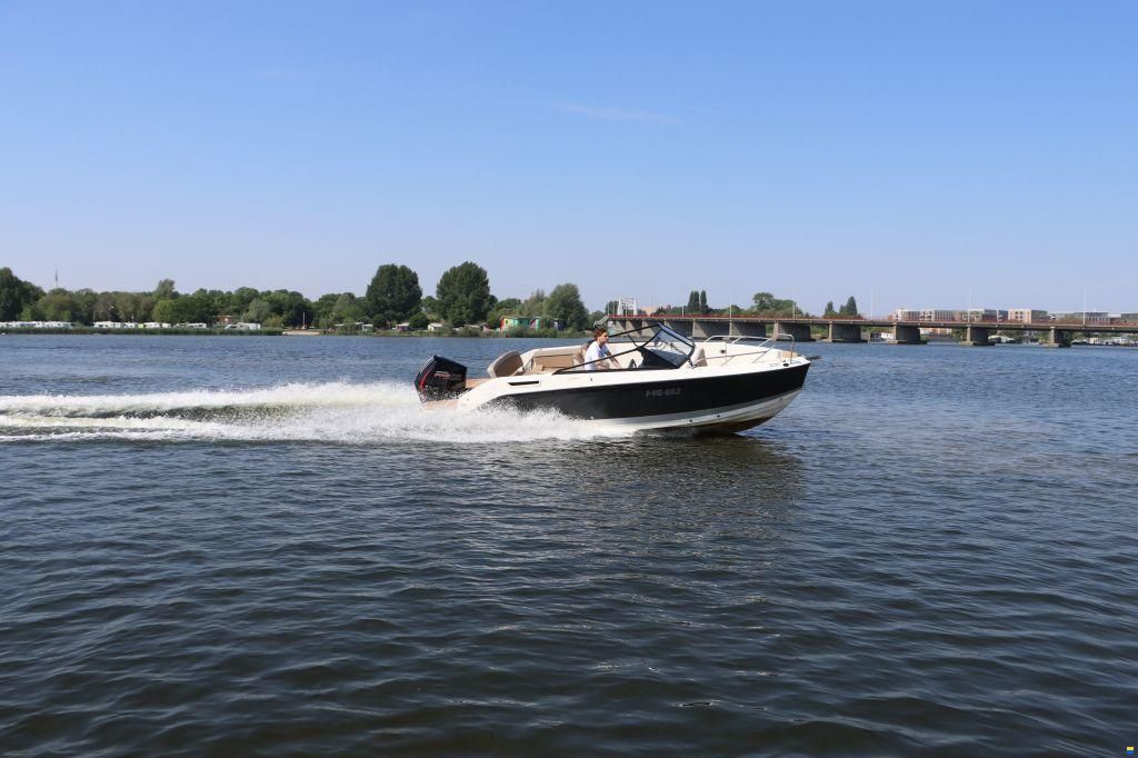 Quicksilver 675 Bowrider