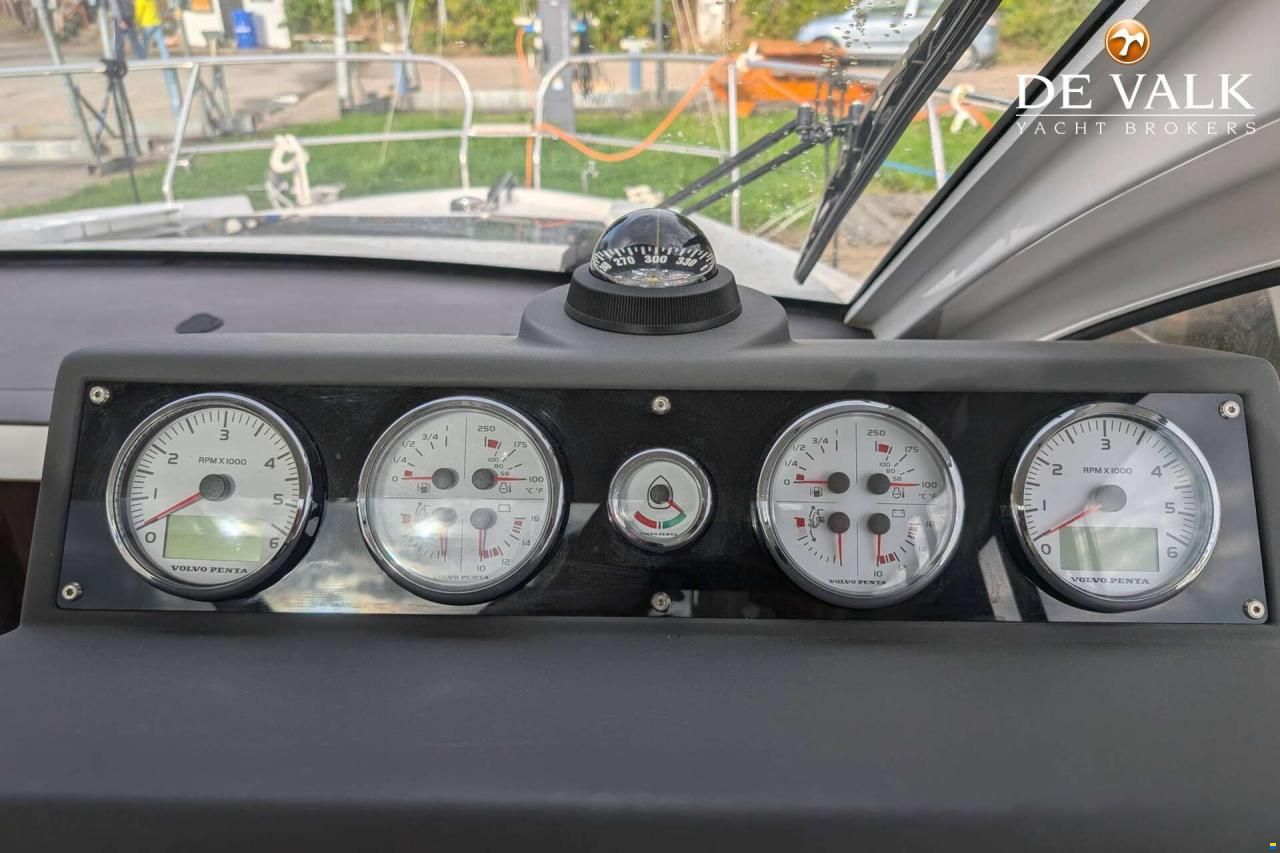 Sealine C330