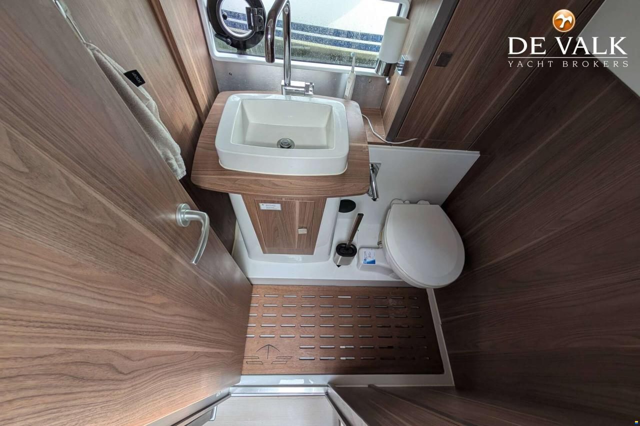 Sealine C330