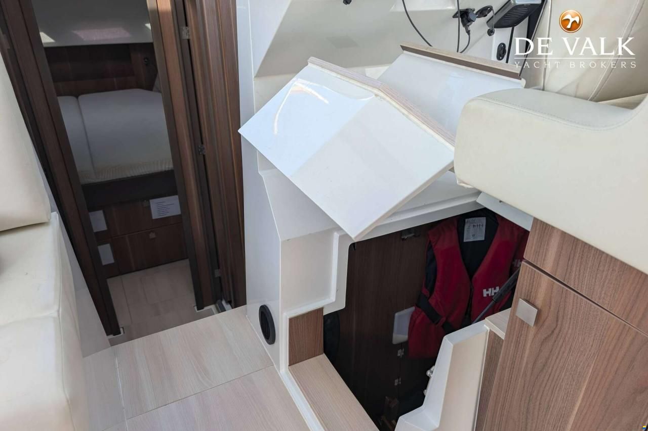 Sealine C330
