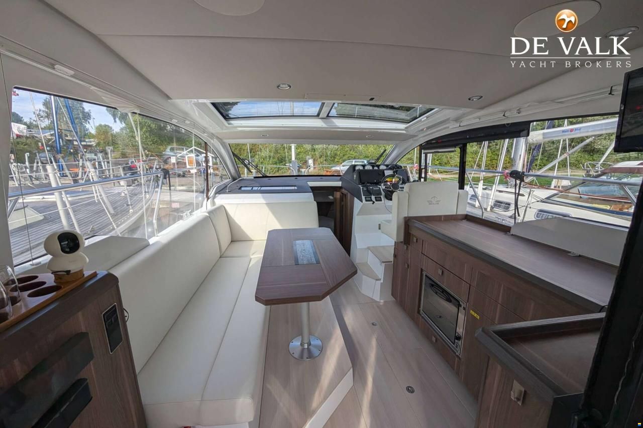Sealine C330
