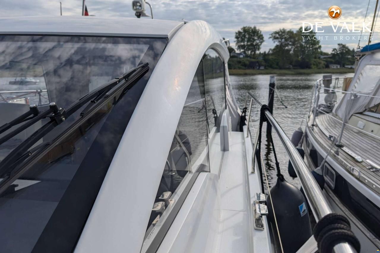 Sealine C330