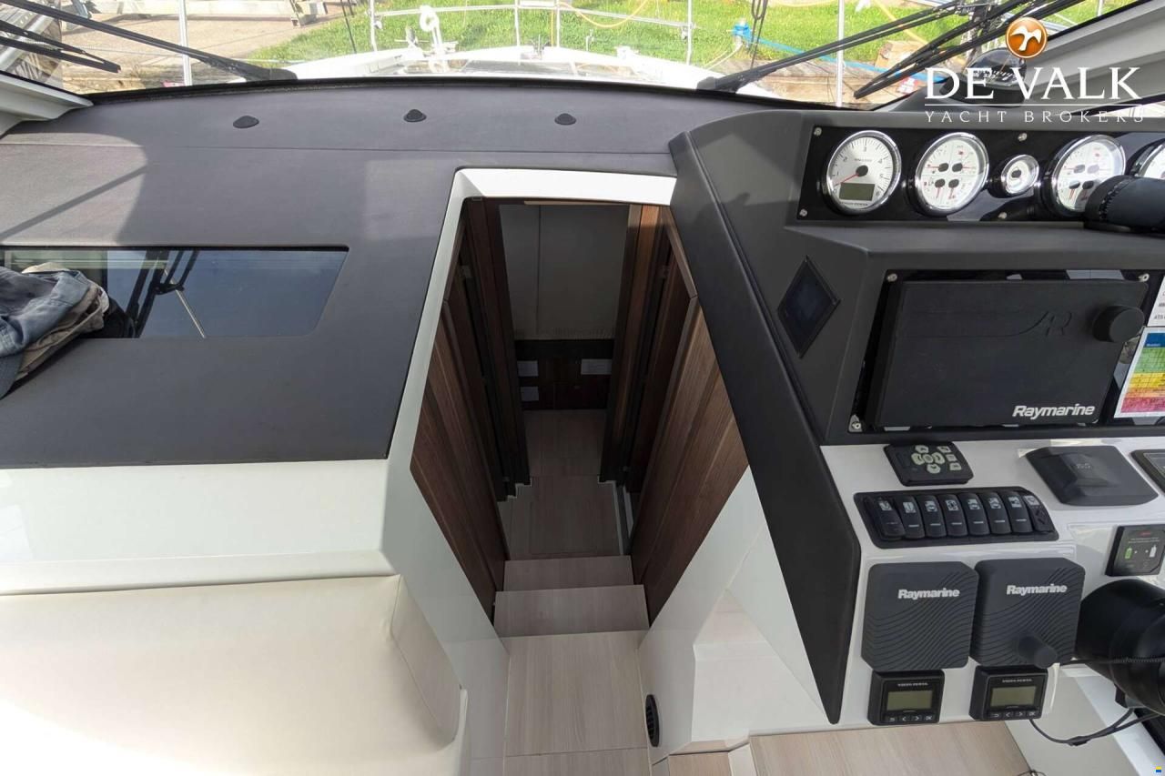 Sealine C330