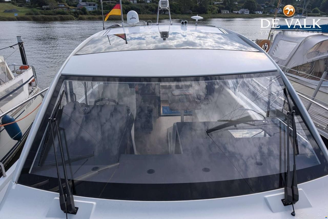 Sealine C330