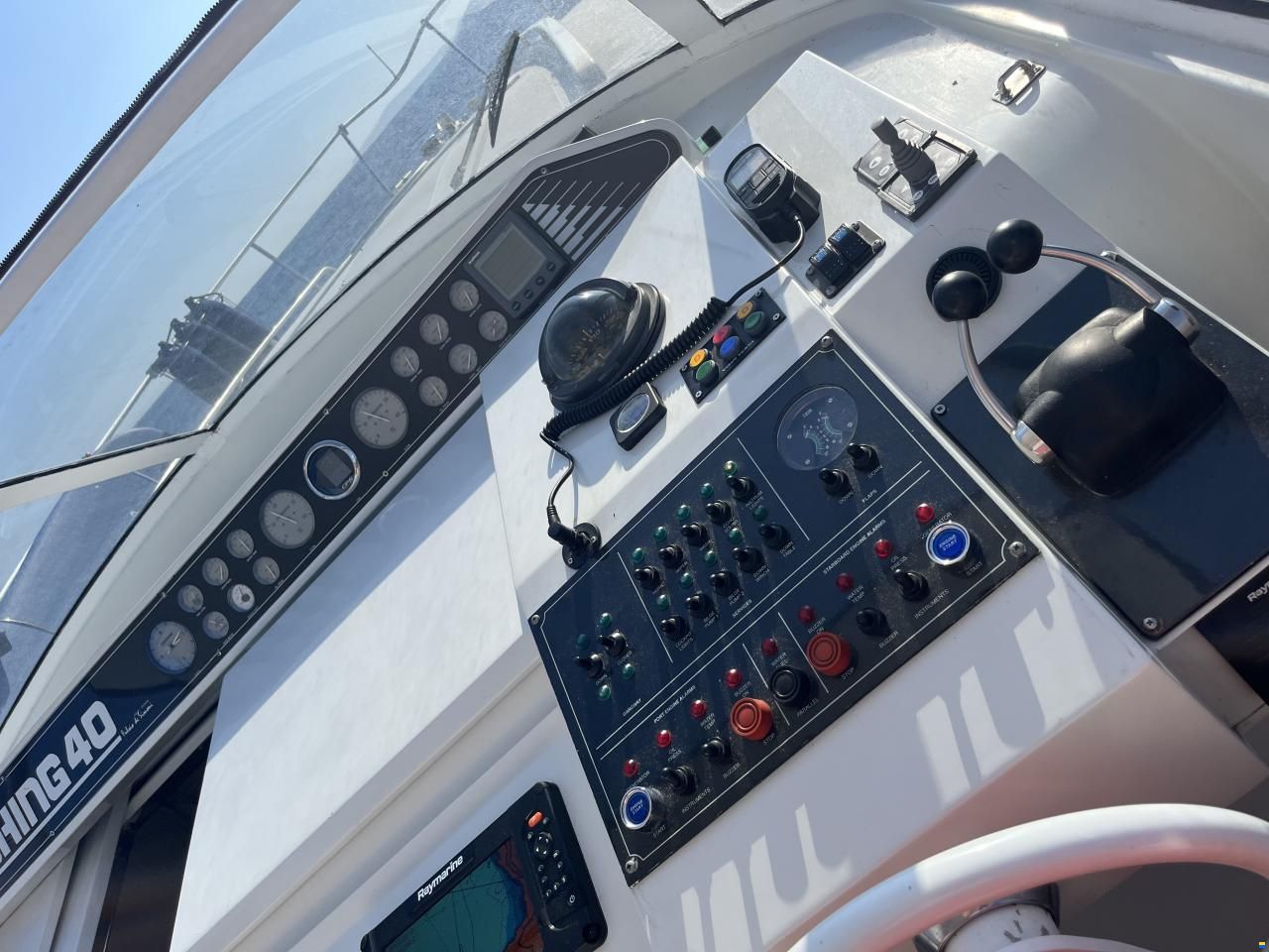 Pershing 40