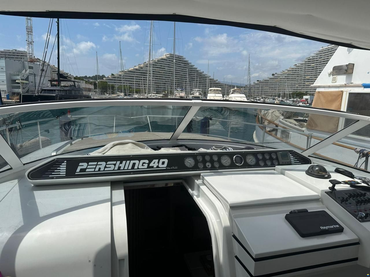 Pershing 40