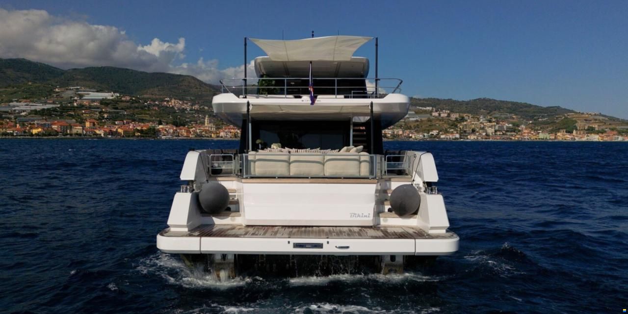 Ferretti INFYNITO 90