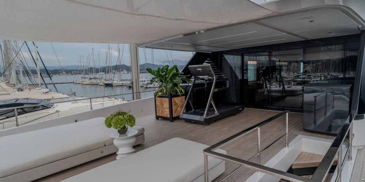 Ferretti INFYNITO 90