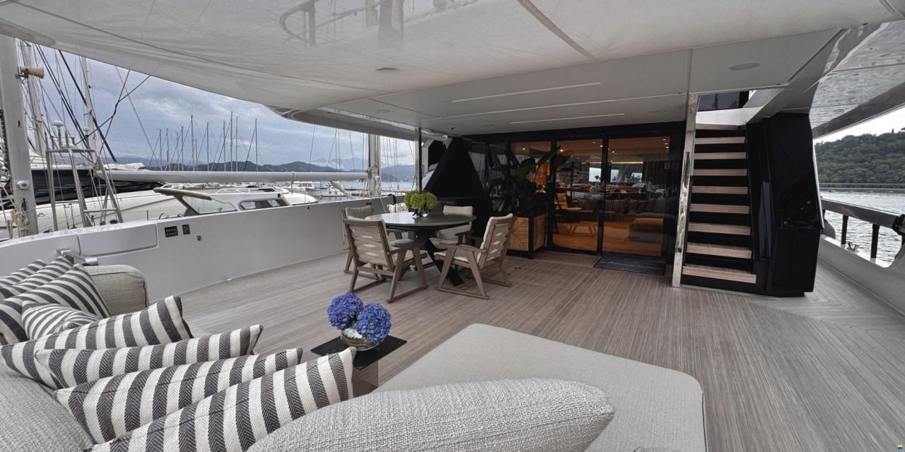 Ferretti INFYNITO 90