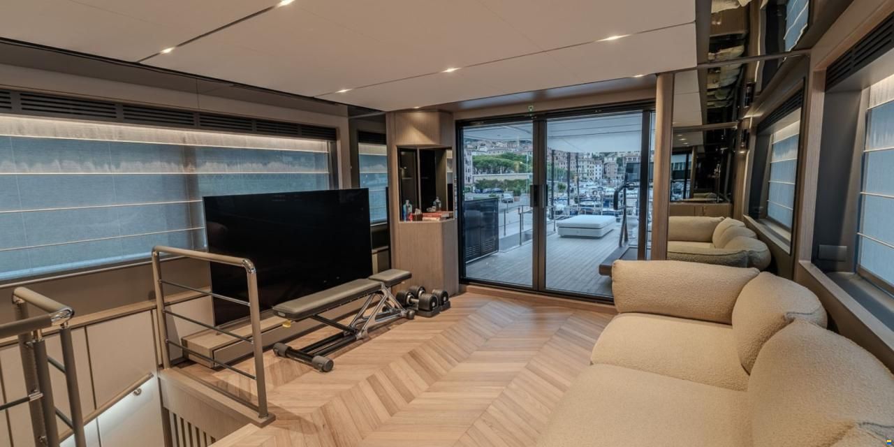 Ferretti INFYNITO 90