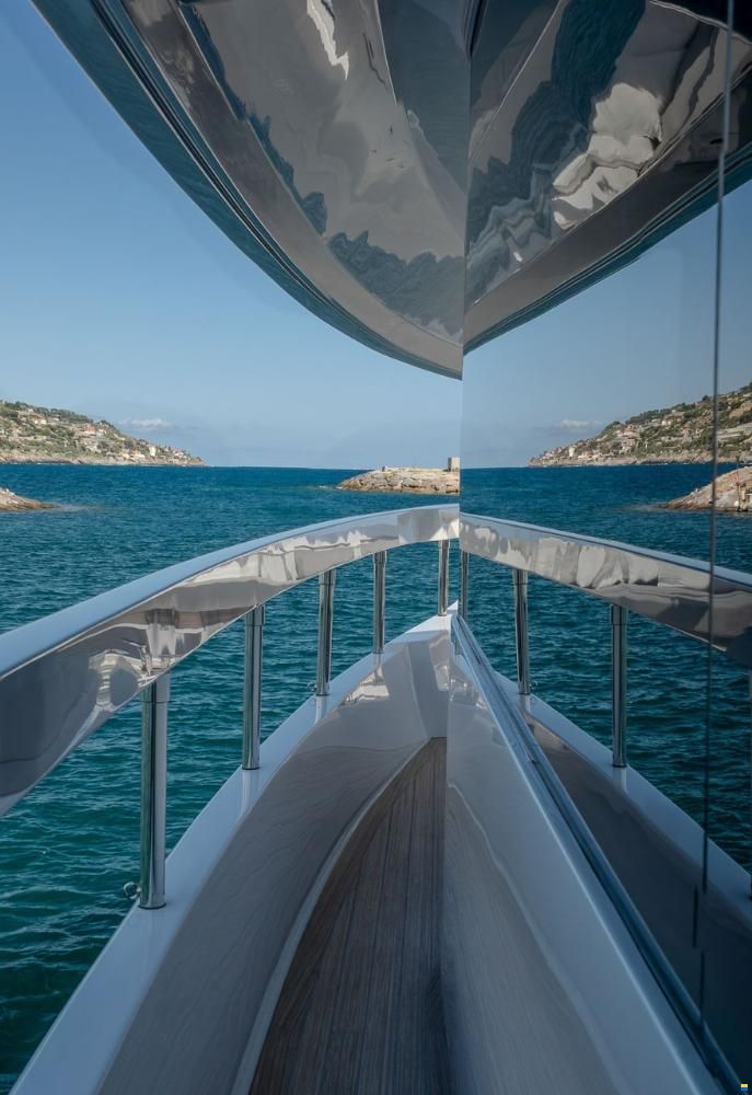 Ferretti INFYNITO 90
