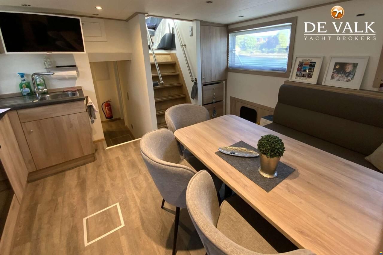 Luxe motor 22 m