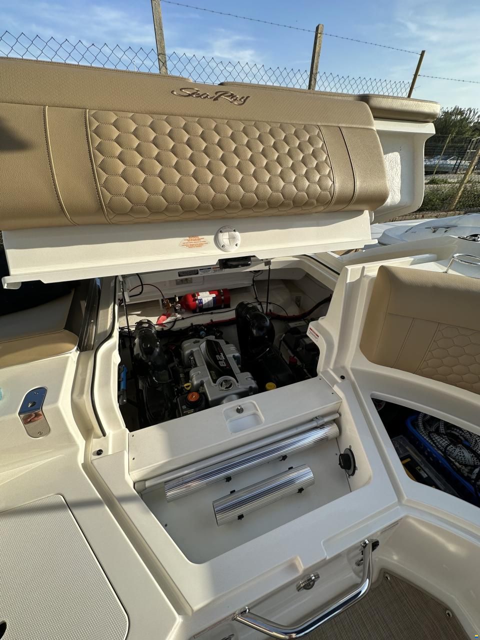 Sea Ray 250 SSE