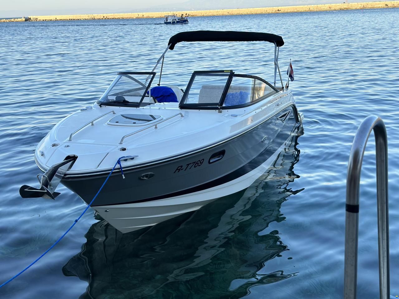 Sea Ray 250 SSE