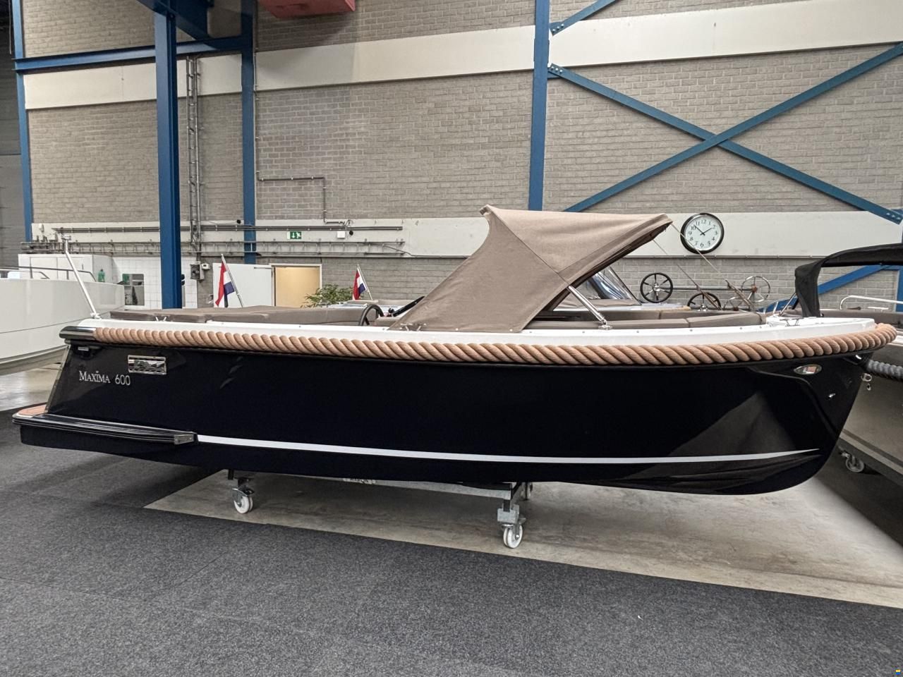 Maxima 600 Tender