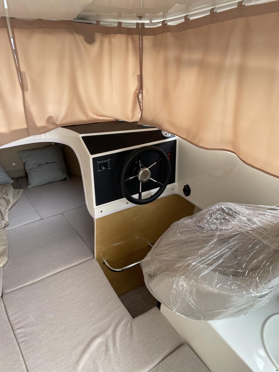 Manara Pilothouse 21'