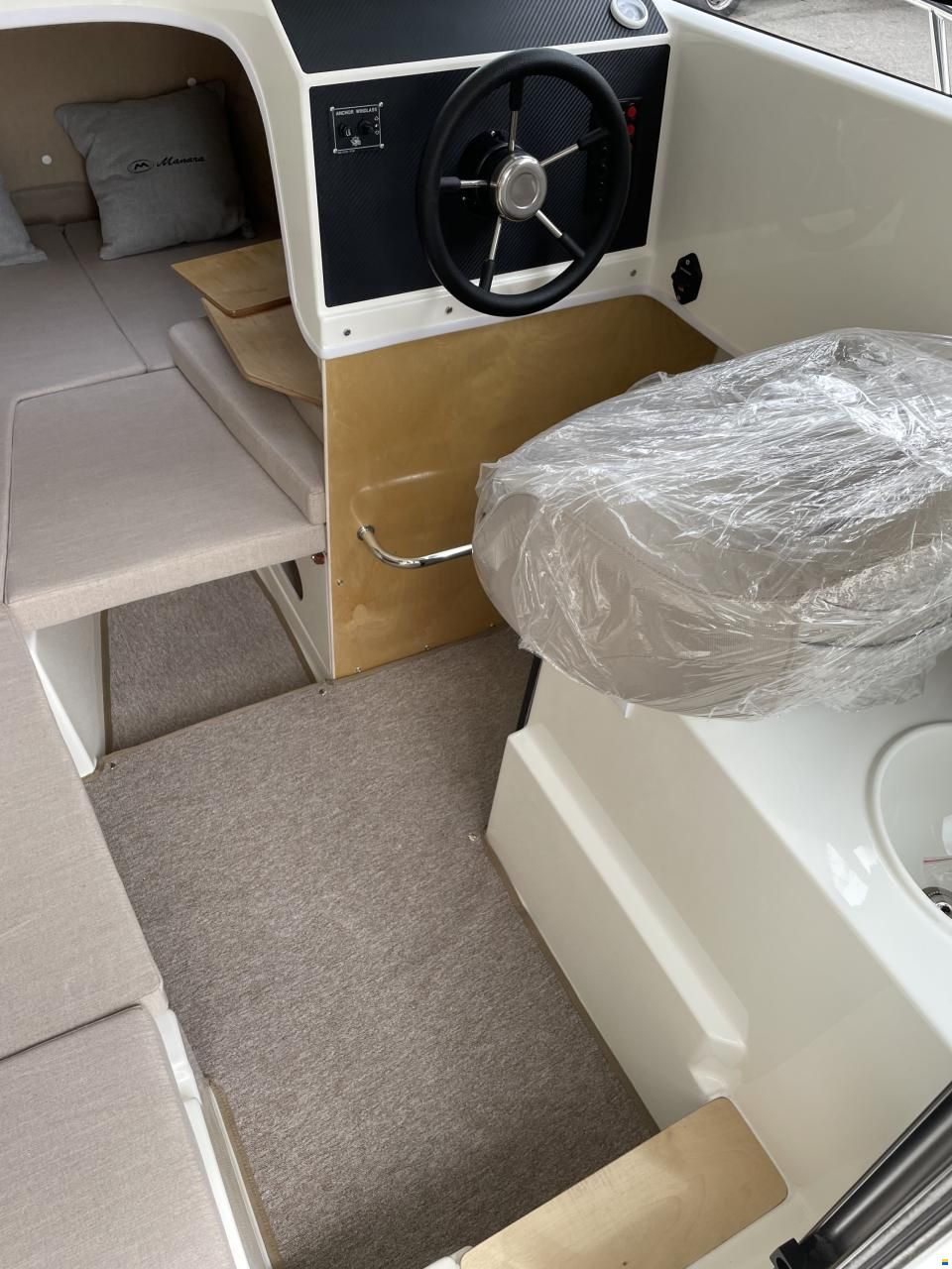 Manara Pilothouse 21'
