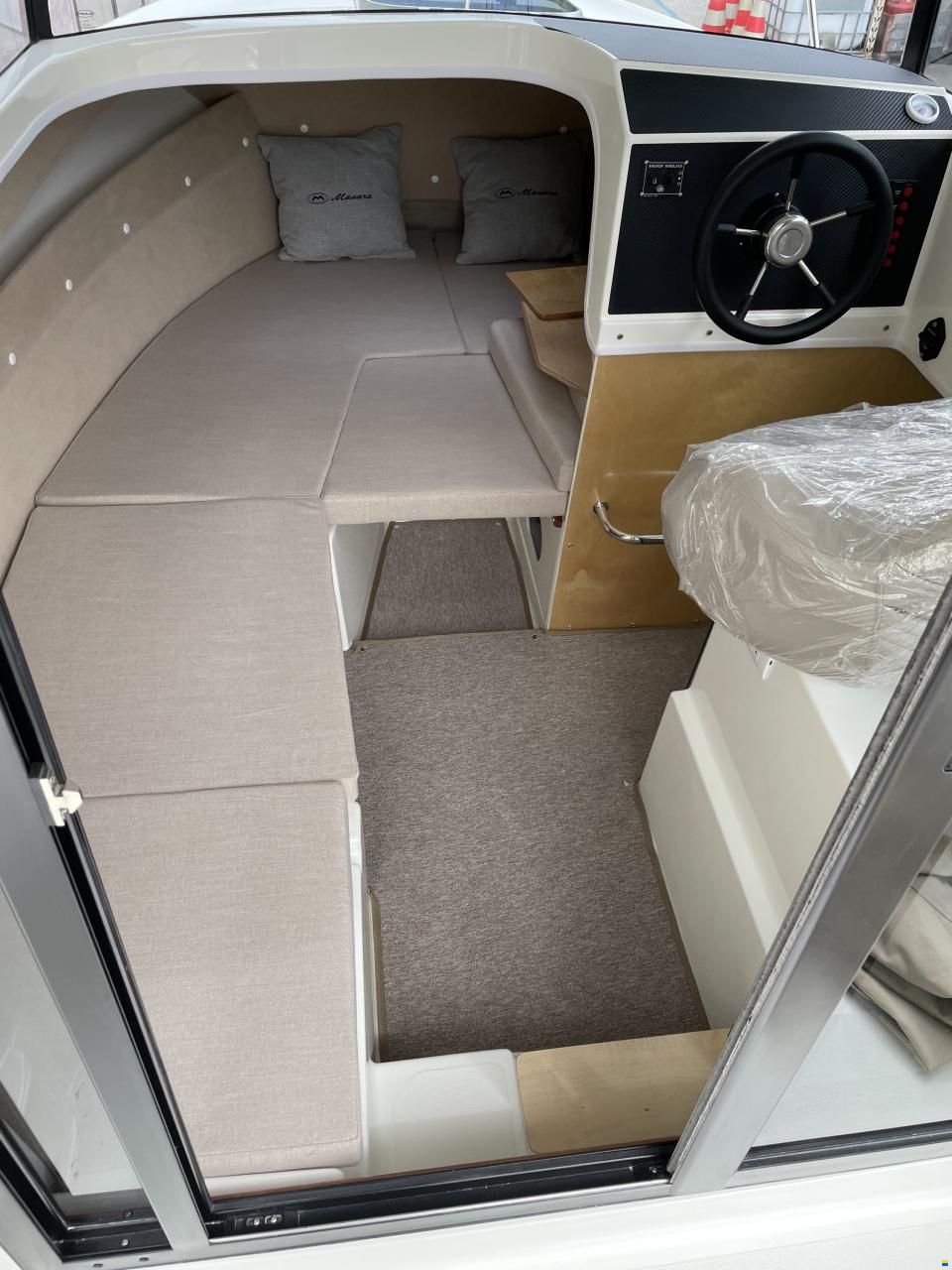 Manara Pilothouse 21'