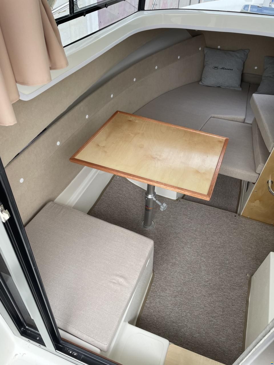 Manara Pilothouse 21'