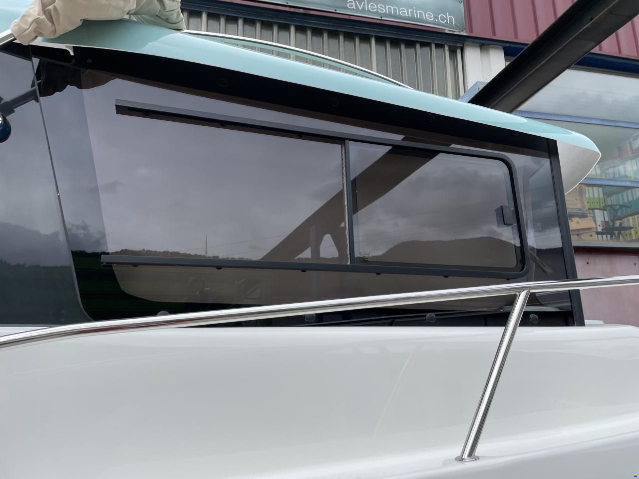 Manara Pilothouse 21'