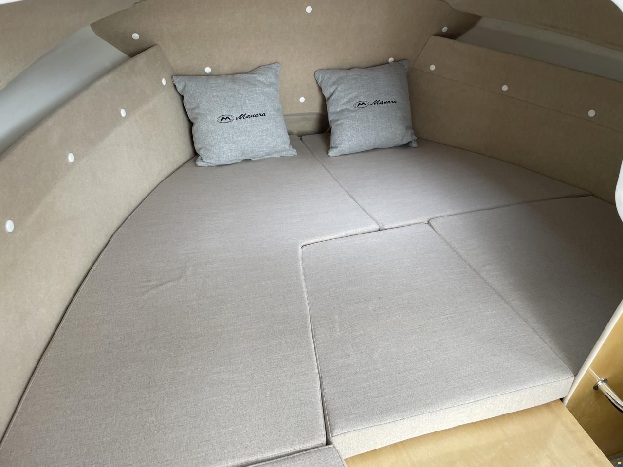Manara Pilothouse 21'