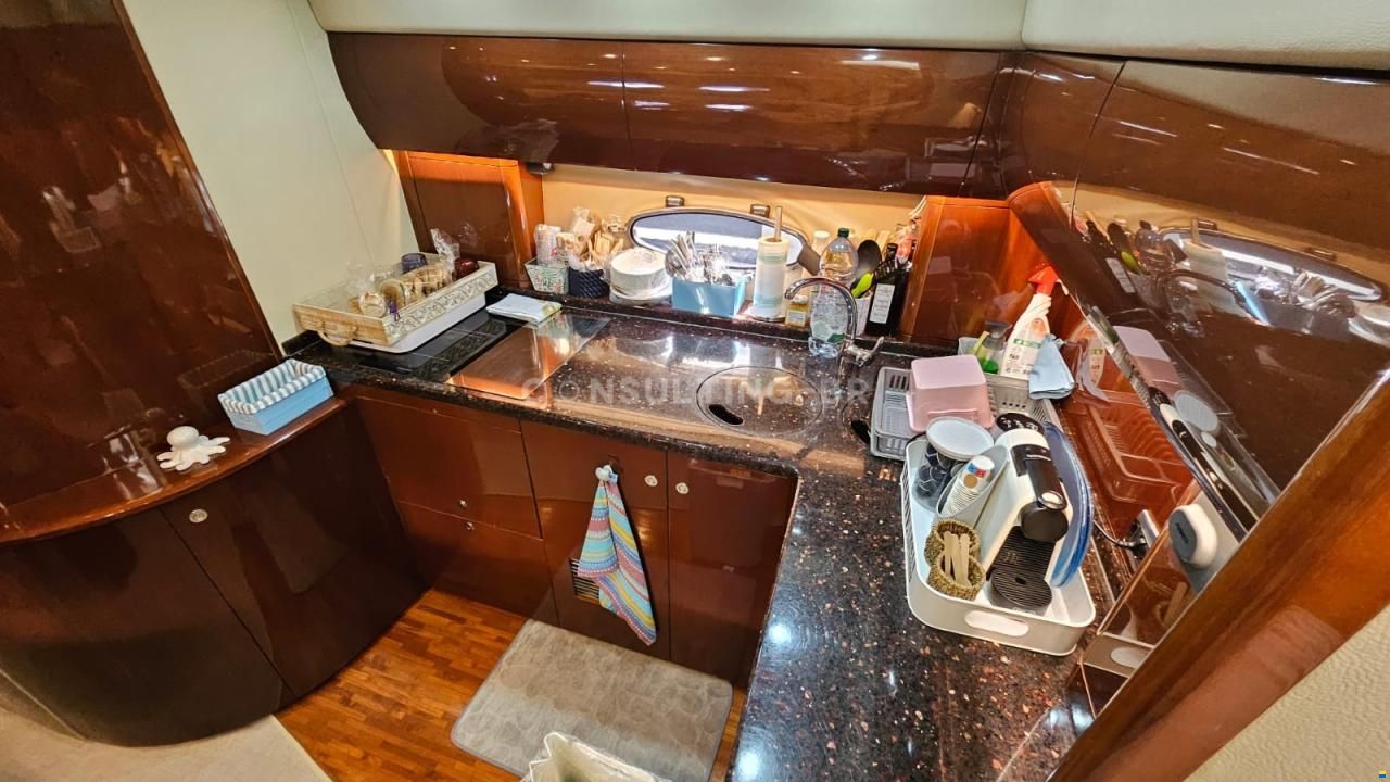 Princess V 48 HT