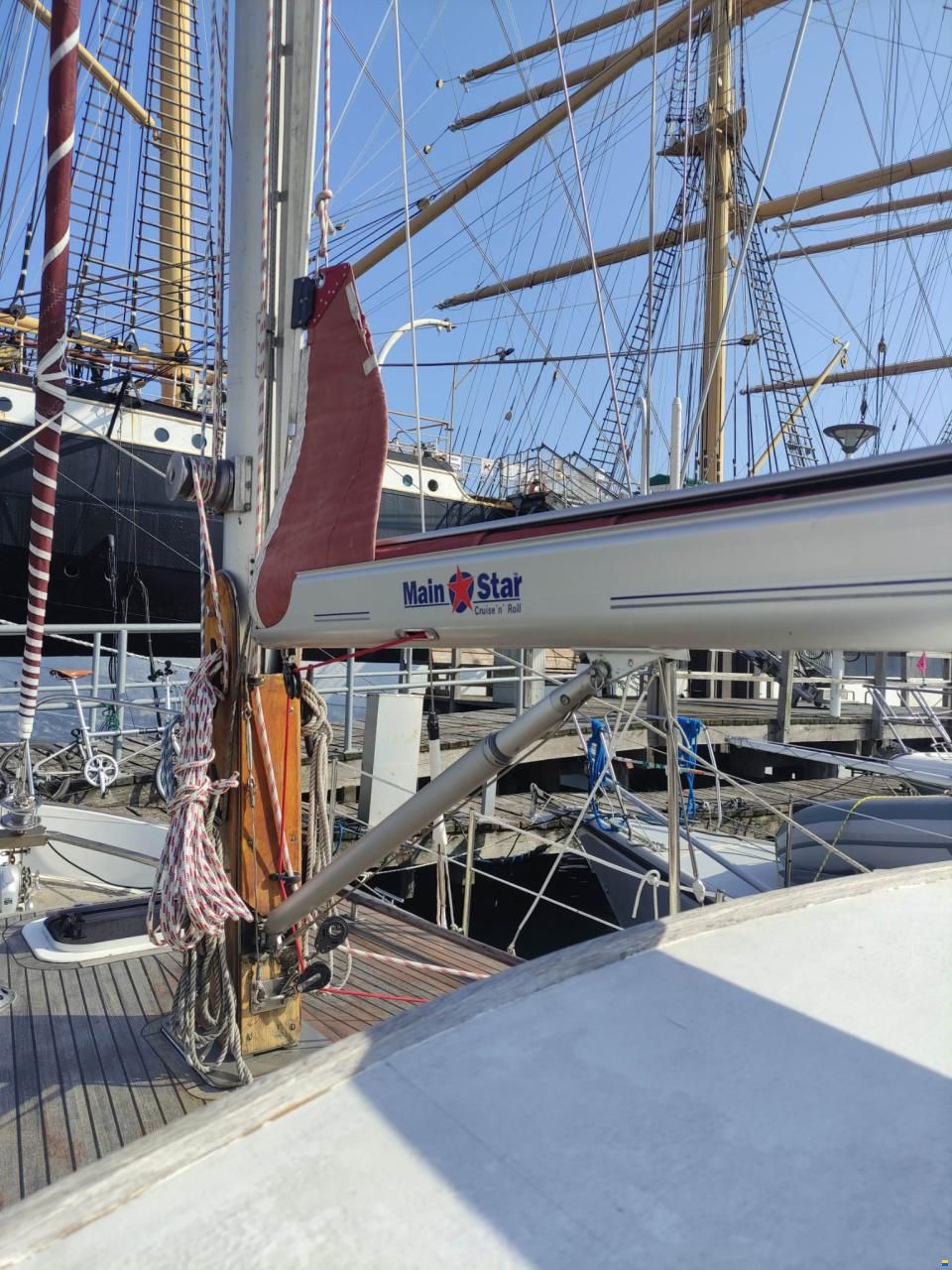 Holland Boat Company Dartsailer 30