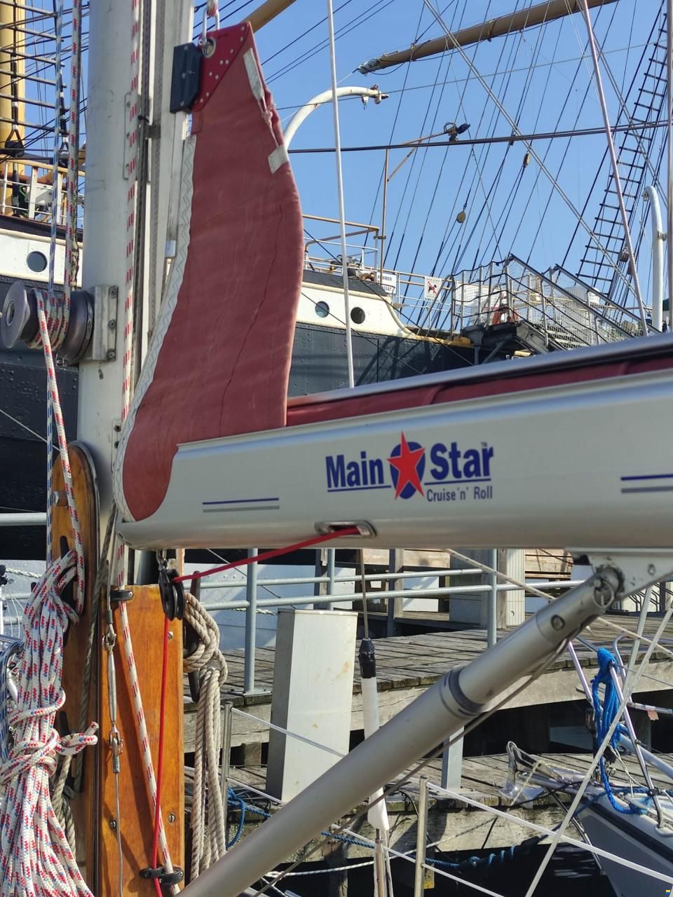 Holland Boat Company Dartsailer 30