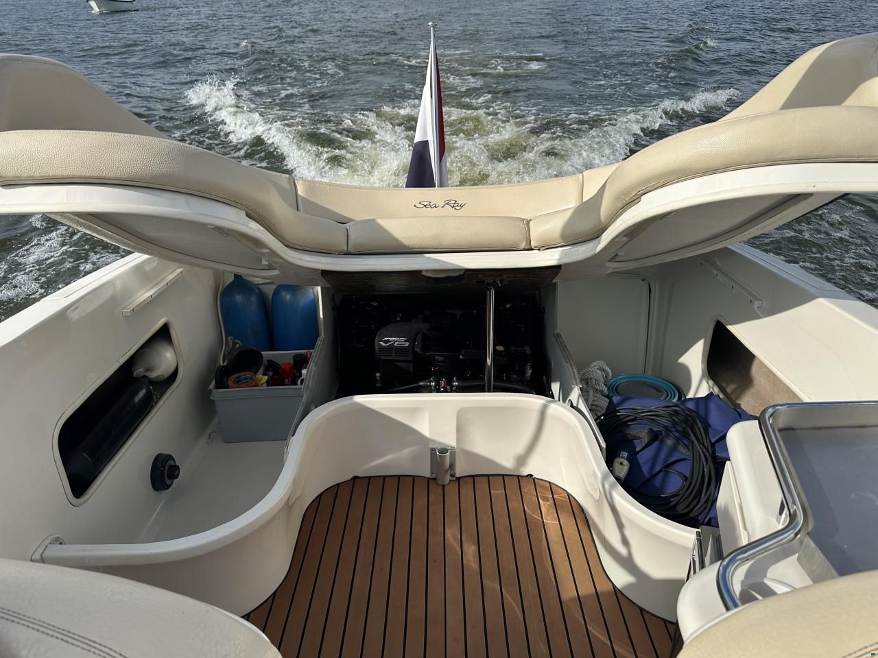 Sea Ray 260 Overnighter Signature