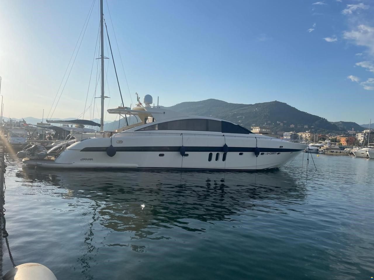 Jaguar 24 m.