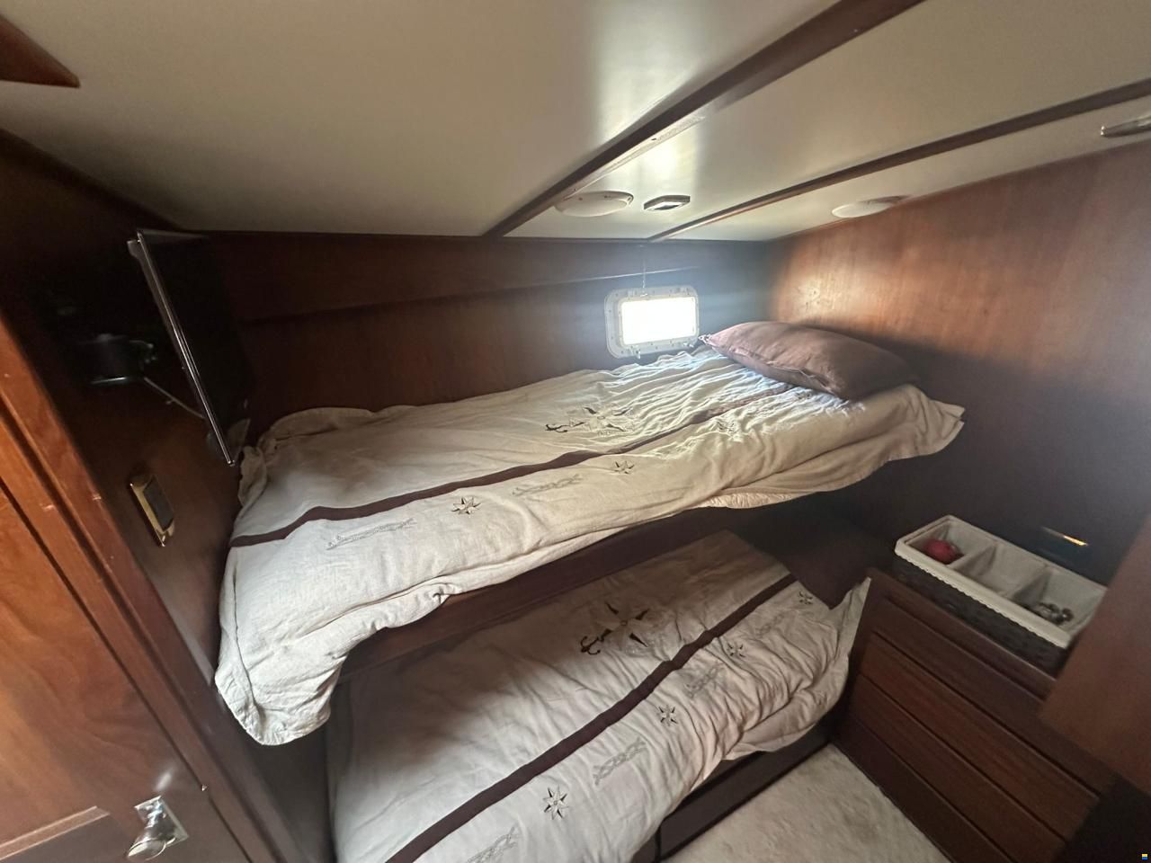 Hatteras 53