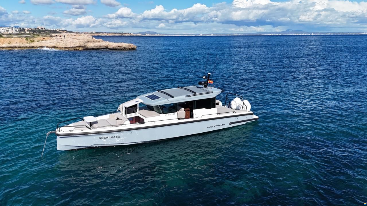 Axopar 37 Cross Cabin