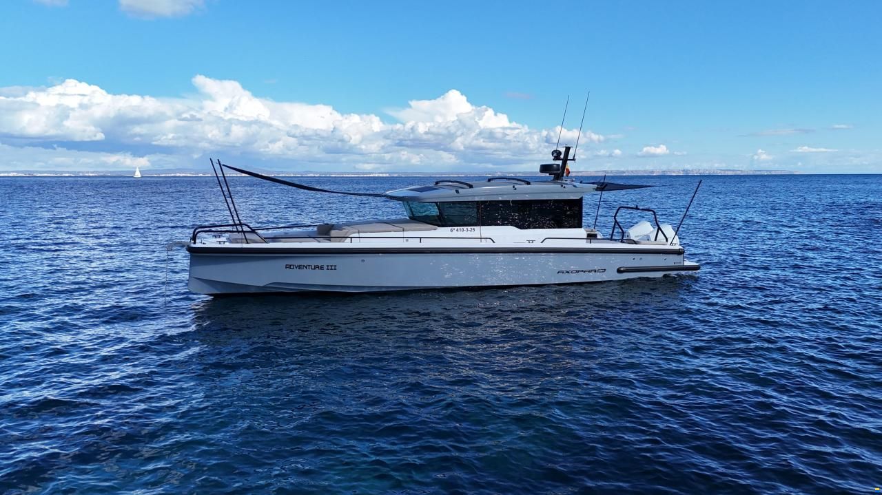 Axopar 37 Cross Cabin