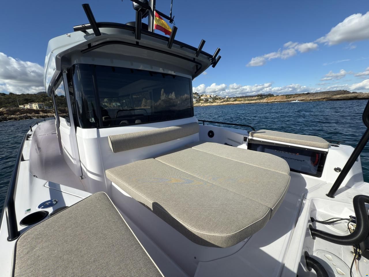 Axopar 37 Cross Cabin