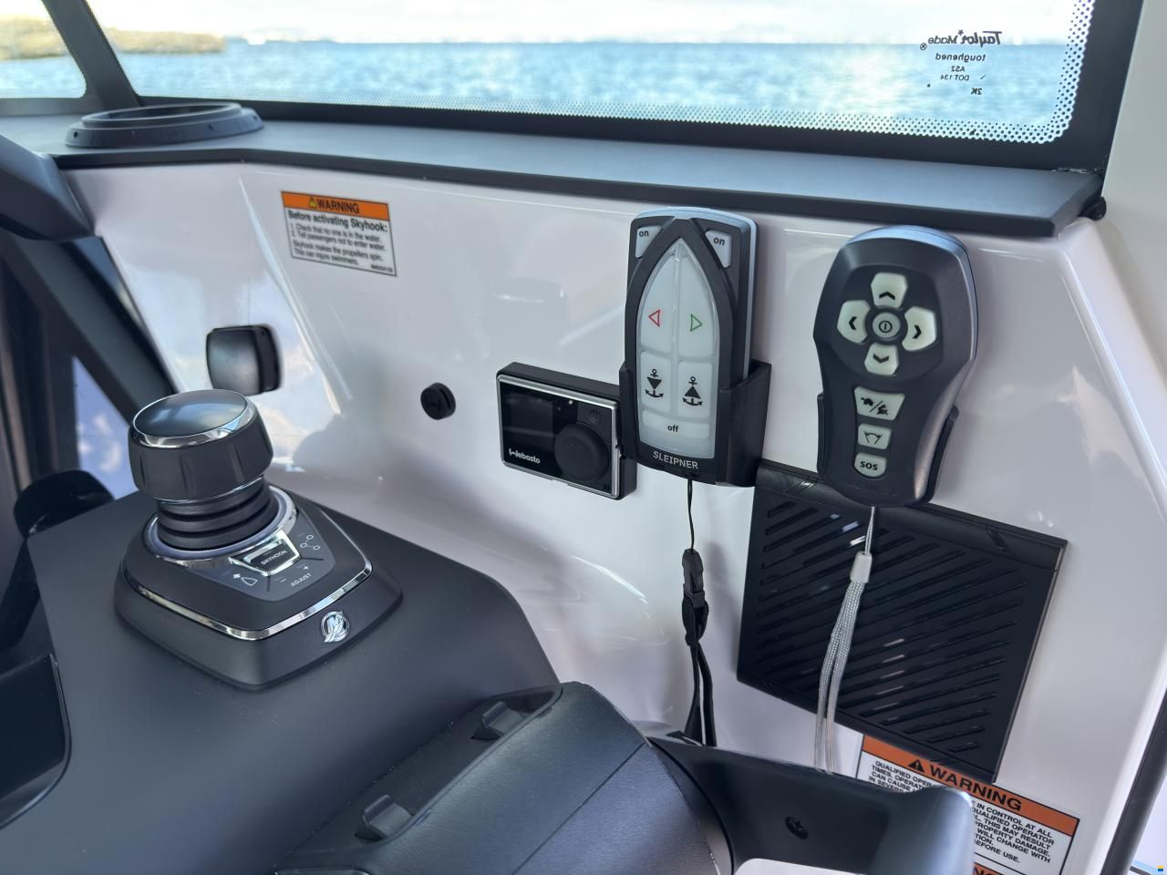 Axopar 37 Cross Cabin